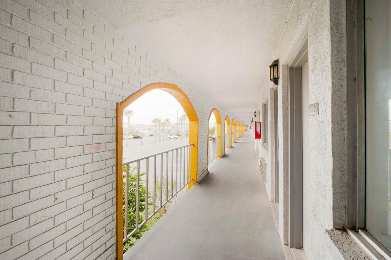 Hotel O Houston East Channelview I-10 外观 照片